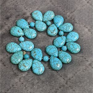 Teardrop Shaped Blue Howlite Turquoise Beaded Stretchy Bracelet